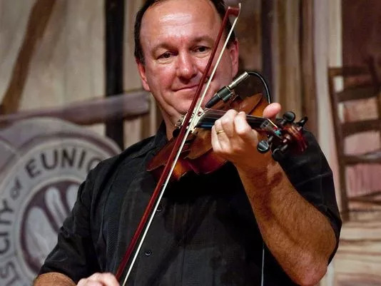 Pyook Playing the Fiddle.