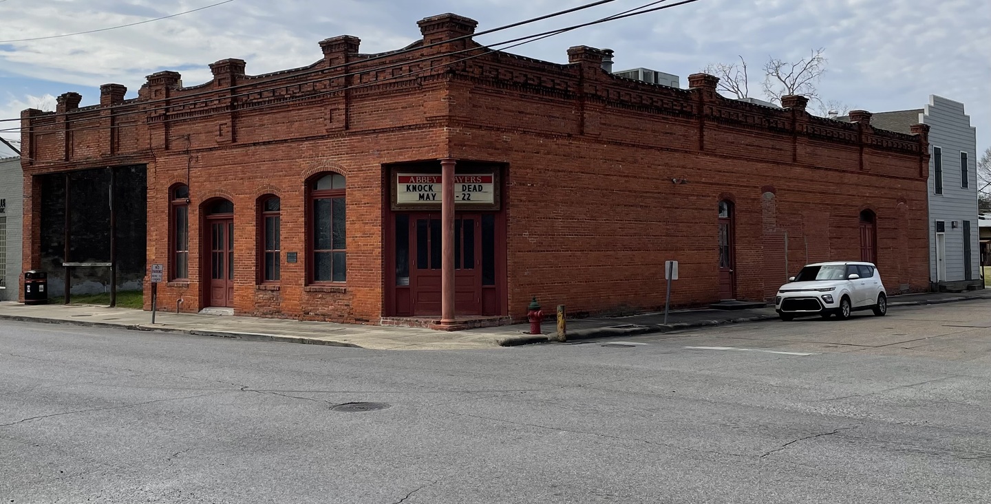 Full view of the theater from the outside