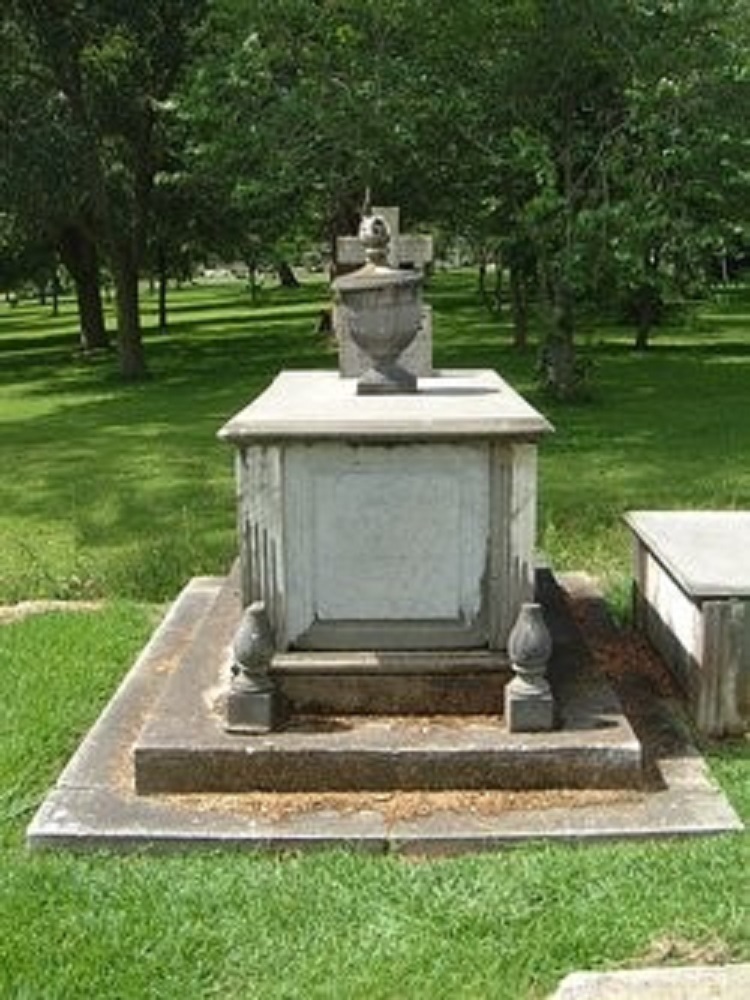 The grave of Hypolite Chretien II.